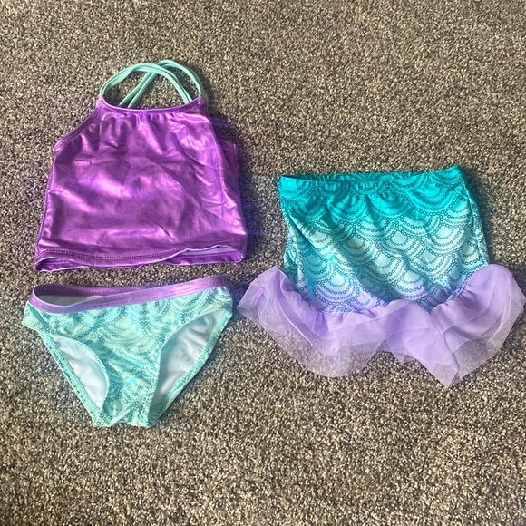 3T bathing suits- includes 4 - Picture 2 of 6